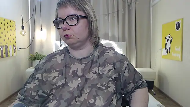 BonnnyBoobsy online show from May 4, 11:50 am