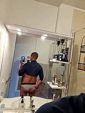 Justfunfree online show from April 3, 1:53 pm