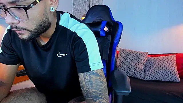 KyleJoss30 online show from May 3, 9:10 pm