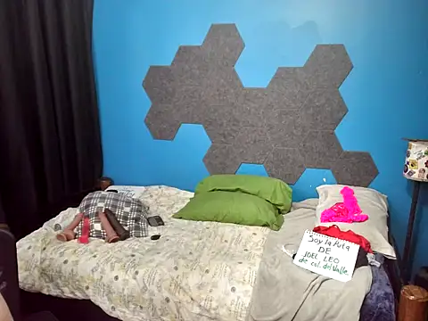 Snapshot of MachoPutito chatting on December 18, 3:23 am MachoPutito online show from December 18, 3:23 am