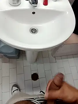 maicolvalejo4444 online show from April 3, 6:28 pm