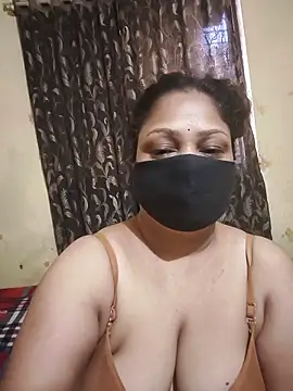 Snapshot of SluttySonam chatting on May 16, 5:48 am SluttySonam online show from May 16, 5:48 am