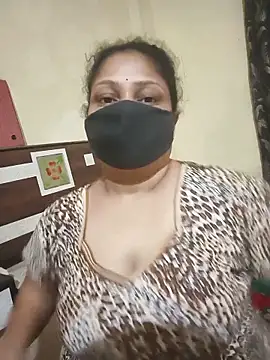 Snapshot of SluttySonam chatting on May 19, 12:22 pm SluttySonam online show from May 19, 12:22 pm