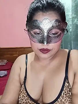 Maskedcurves online show from July 1, 3:45 pm