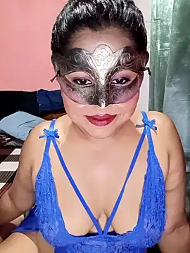 Maskedcurves online show from July 27, 2:24 pm