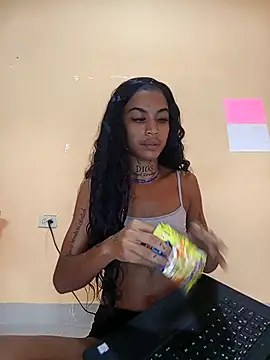 La ReynaZendeya online show from April 10, 1:49 pm