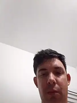 Roger1986  online show from April 20, 10:11 pm