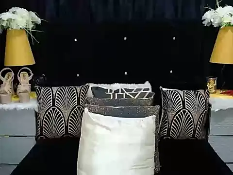 Snapshot of tswildboobsxx chatting on December 18, 5:15 am tswildboobsxx online show from December 18, 5:15 am