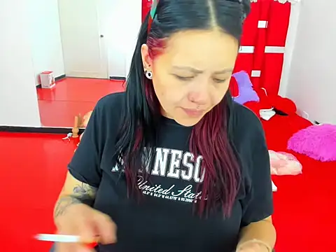 scarlett red 1 online show from May 31, 5:20 pm
