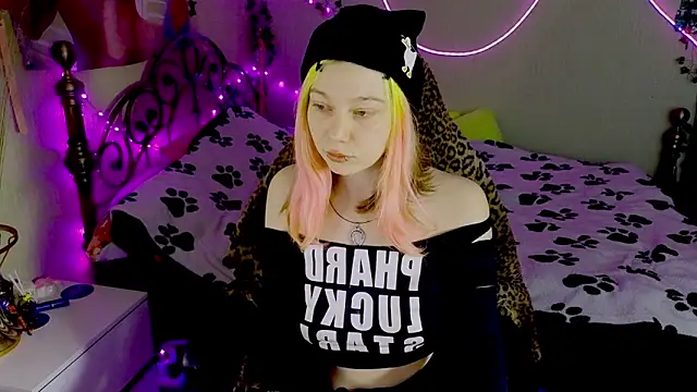 Sansarella online show from March 15, 3:29 pm