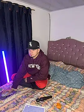 hotlatinocouple   online show from April 11, 5:34 am