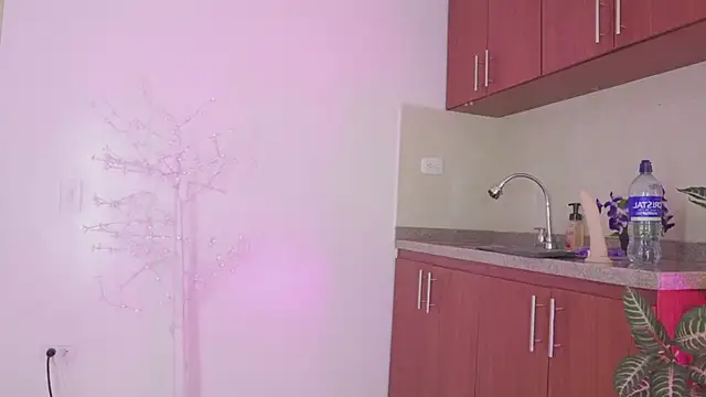 IvyLuxe  online show from April 16, 12:11 am