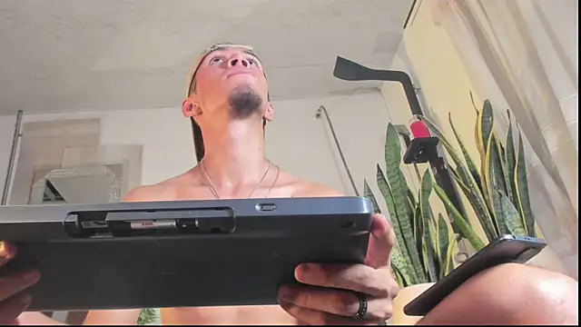 Noah Noir online show from April 21, 1:42 am