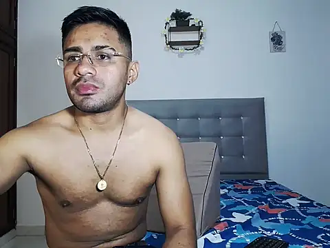 zeussexyhot online show from April 21, 9:17 pm