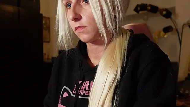 Snapshot of barbiplaymate chatting on December 30, 8:47 pm barbiplaymate online show from December 30, 8:47 pm