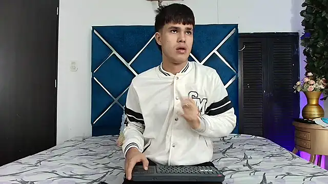 EdwinBoys online show from May 23, 12:53 pm