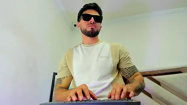 Snapshot of Draco_blaze chatting on May 25, 1:28 pm Draco blaze online show from May 25, 1:28 pm