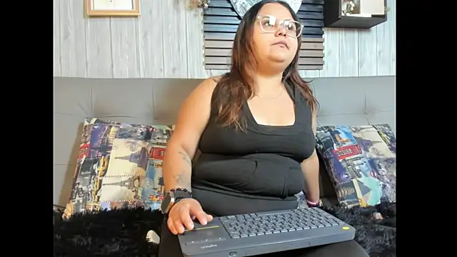 Luna  Cortez online show from May 6, 12:54 pm