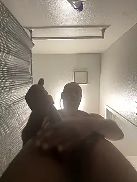 LoVEiSMor online show from April 18, 1:59 pm