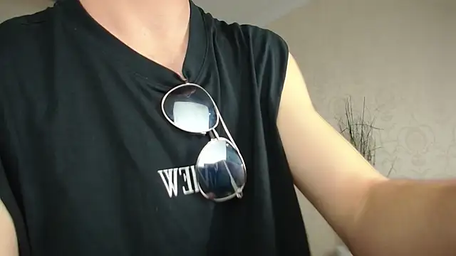 KyloEast online show from June 22, 4:42 am
