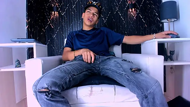 Lian Jacob online show from June 2, 7:27 pm