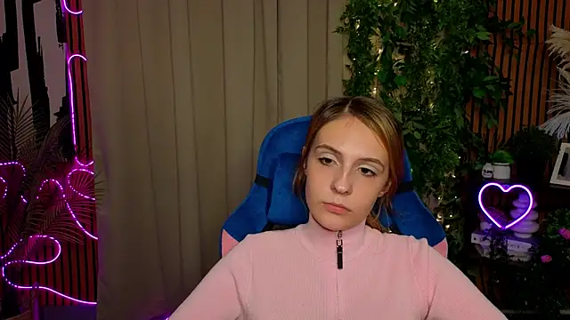 AlaiaIngram online show from April 19, 1:32 pm