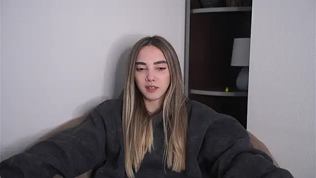 SheliaRafla online show from April 22, 10:28 am