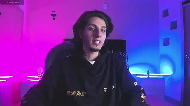 Vergil Noir  online show from April 22, 5:32 am