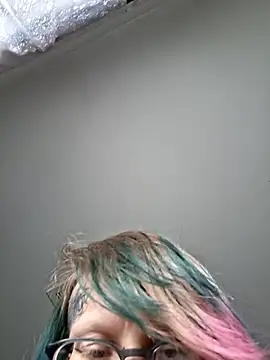 cutiethrash online show from April 21, 11:18 pm