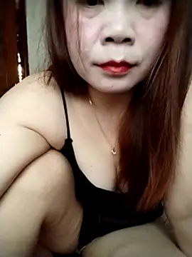 Snapshot of Squirt107 chatting on May 30, 3:03 am Squirt107 online show from May 30, 3:03 am