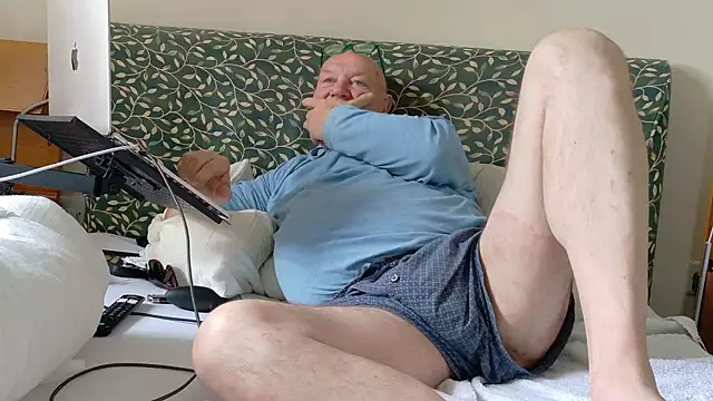 Snapshot of KinkCentral chatting on May 15, 9:16 am KinkCentral online show from May 15, 9:16 am