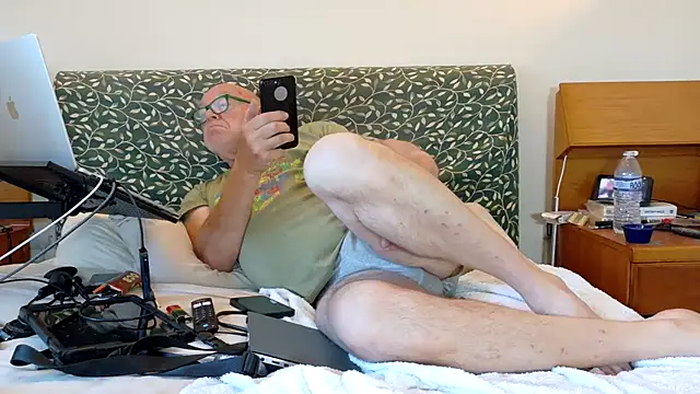 Snapshot of KinkCentral chatting on June 4, 7:42 pm KinkCentral online show from June 4, 7:42 pm