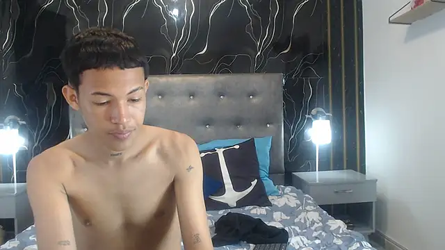 PhillipCox online show from April 30, 8:15 pm