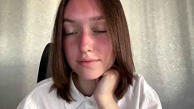 LisaSunrise online show from May 2, 1:32 am