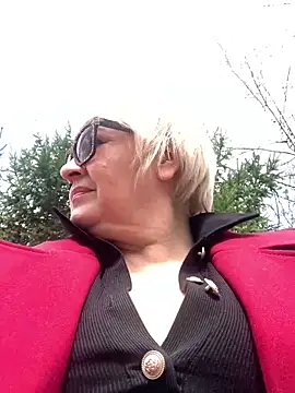 Laura Miillf online show from April 30, 9:04 am