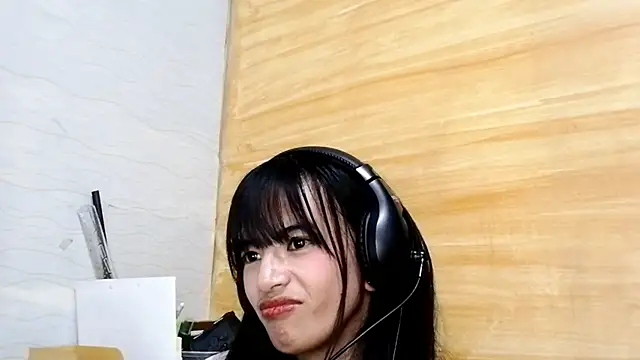 KimberyBucker online show from May 3, 1:17 pm