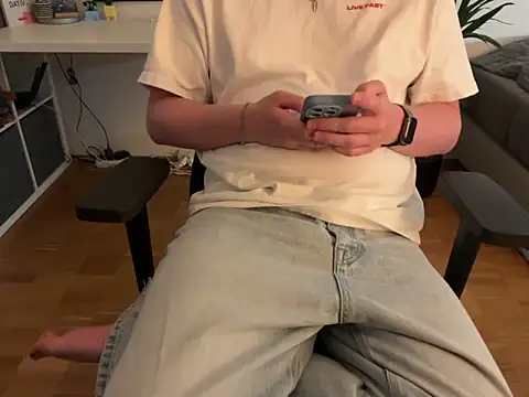 hotbiboy2003 online show from May 5, 3:53 pm