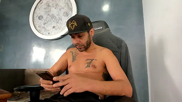 kevin collins76 online show from April 30, 4:46 pm