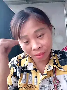 daisyy2 online show from May 2, 2:16 am