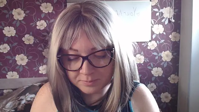 Snapshot of Kate_R chatting on May 30, 8:33 am Kate R online show from May 30, 8:33 am