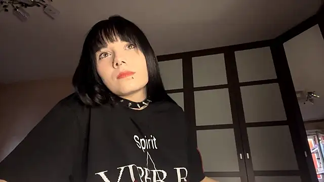 gothicq online show from May 4, 2:02 pm