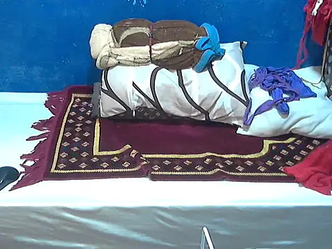 hotchilimom online show from October 5, 11:35 pm