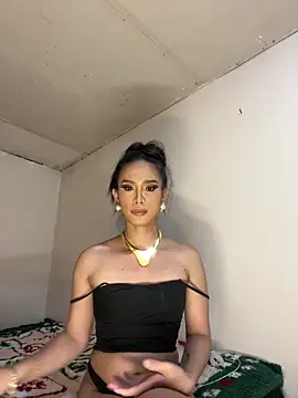 VanessaCockTrans online show from May 6, 12:43 pm