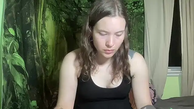 mo0ngoddess online show from September 18, 9:00 am