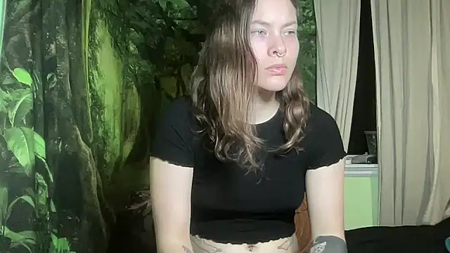 Snapshot of mo0ngoddess chatting on December 22, 1:57 am mo0ngoddess online show from December 22, 1:57 am