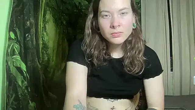 Snapshot of mo0ngoddess chatting on January 15, 4:17 am mo0ngoddess online show from January 15, 4:17 am