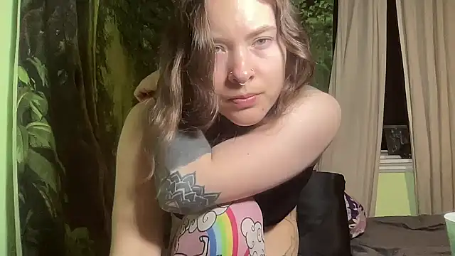 Snapshot of mo0ngoddess chatting on January 19, 3:32 am mo0ngoddess online show from January 19, 3:32 am