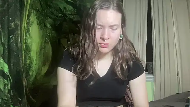 Snapshot of mo0ngoddess chatting on February 4, 3:45 am mo0ngoddess online show from February 4, 3:45 am