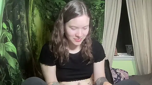 Snapshot of mo0ngoddess chatting on February 15, 8:24 am mo0ngoddess online show from February 15, 8:24 am