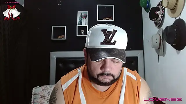 Snapshot of perverseveteranmanxxx chatting on December 29, 3:57 pm perverseveteranmanxxx online show from December 29, 3:57 pm